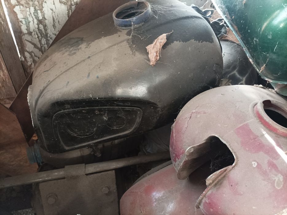 Бензобаки на разные мото,а также Мерседес 123