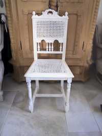 Krzeslo drewniane biale dekoracyjne vintage
