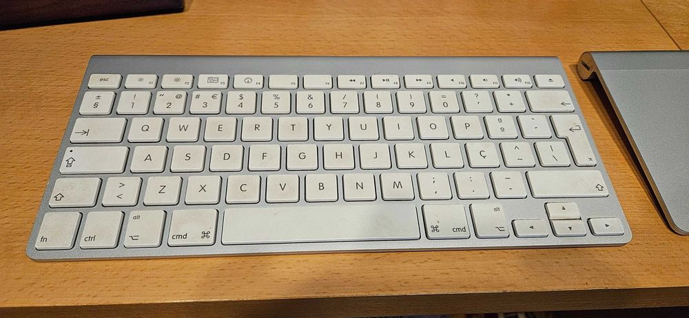 Teclado + Rato + Trackpad (Apple)