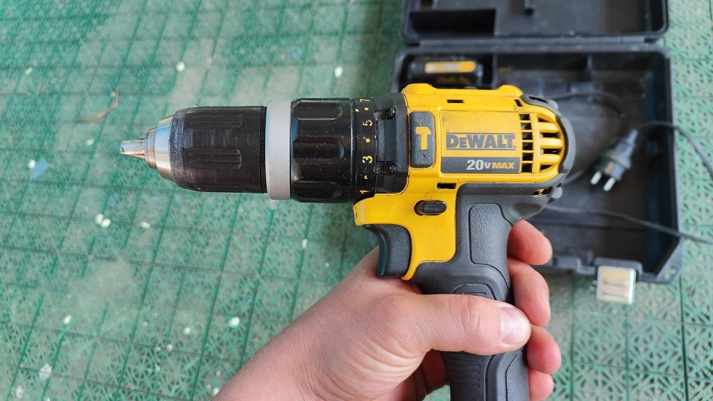 DeWalt ударний шуруповерт DCD785 20в відмінний стан