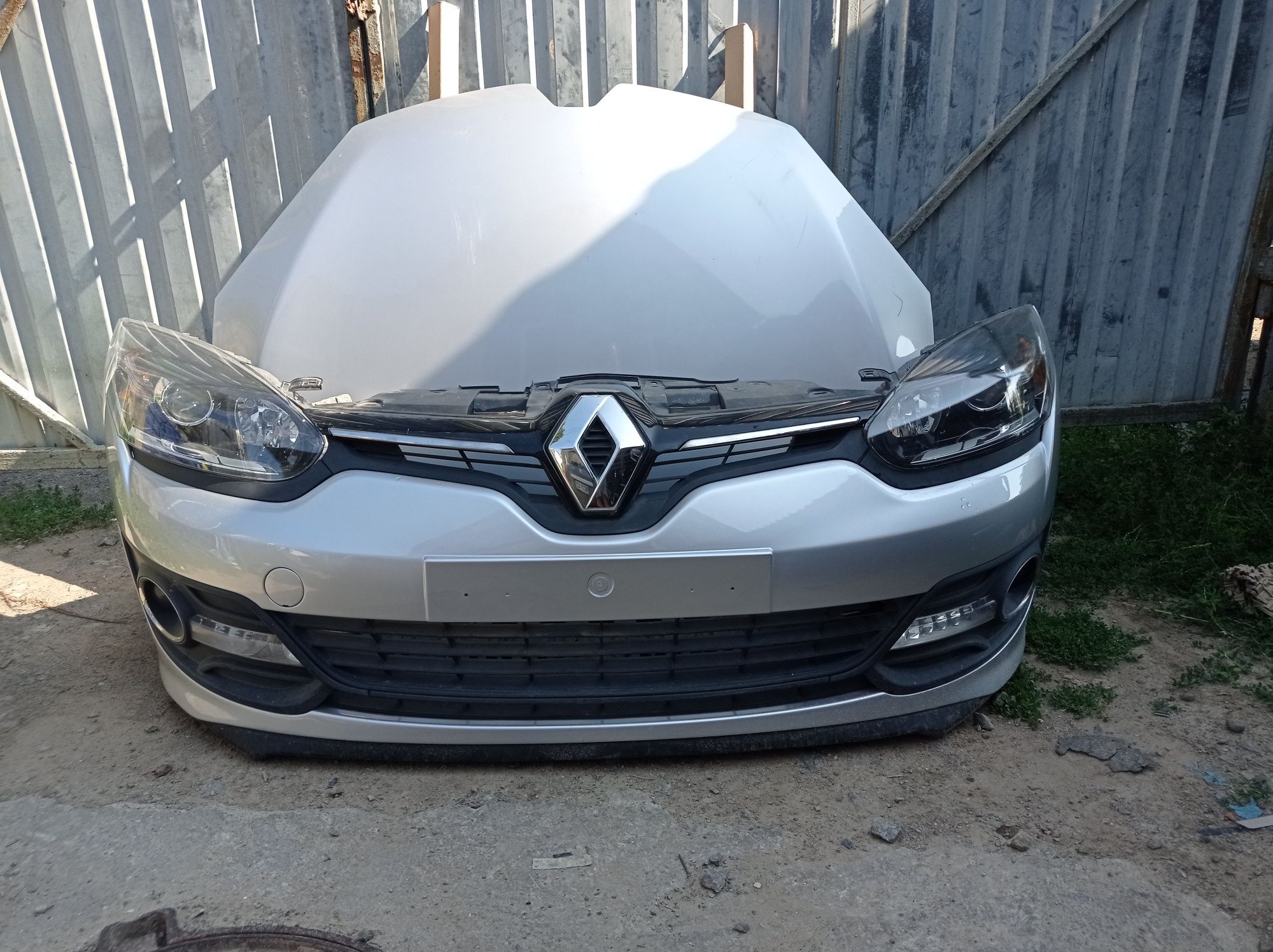 Renault megane 3 рестайлинг 14 - 16 бампер передний колір TED69