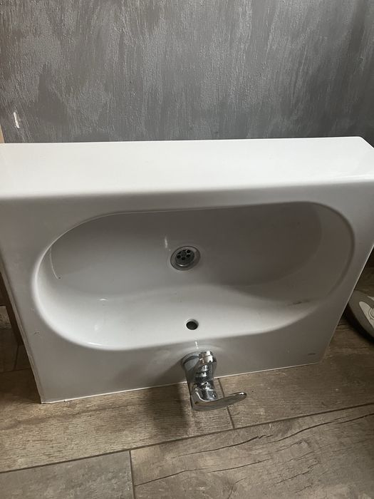 Umywalka 60 cm uzywana w dobrym stanie