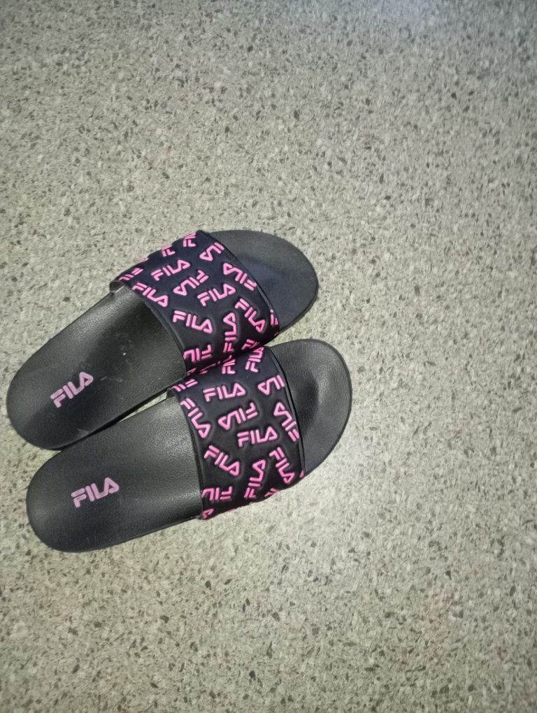 Шлепки новые Fila