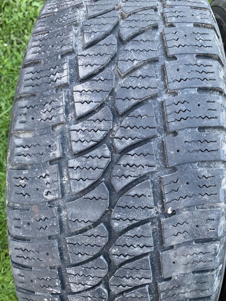 Opony zimowe 235/65R16c