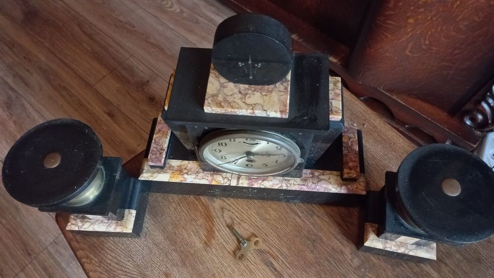 Sprzedam francuski zegar kominkowy ArtDeco marki Ucra