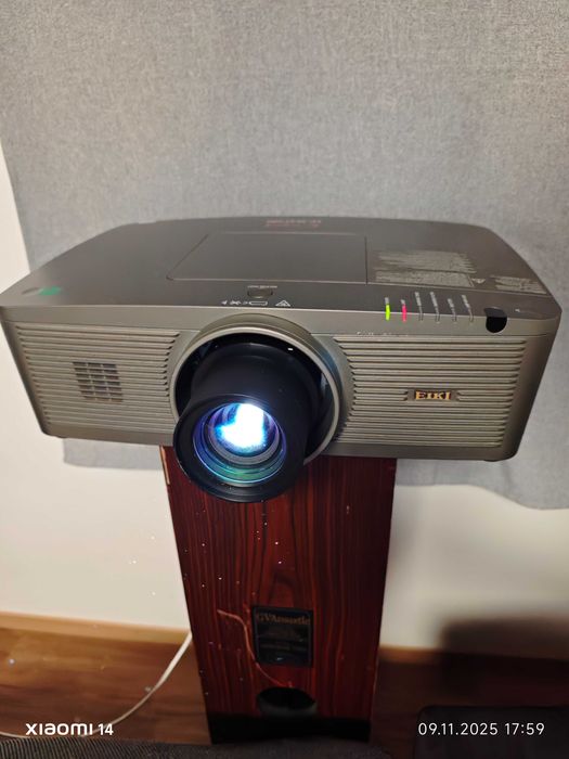 Проэктор EIKI LC-WXL200