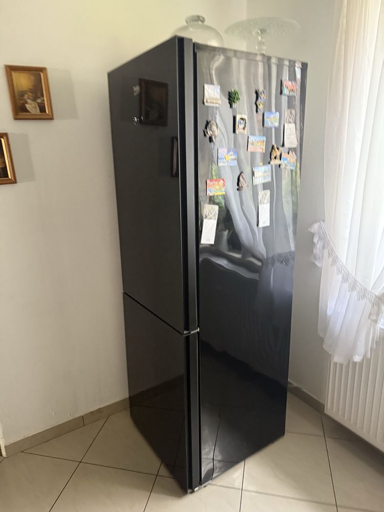 Lodowka Beko czarne szkło