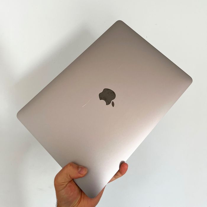 MacBook Pro 13 2019 CORE I7-8569U 2.80 GHZ 16GB RAM 256GB