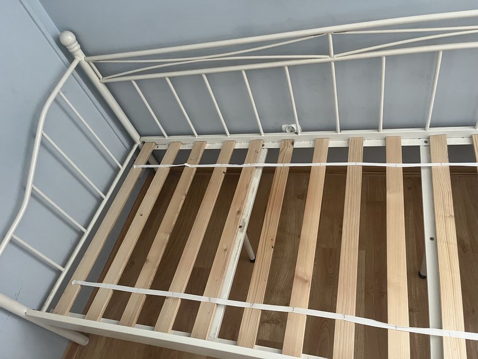 Łóżko metalowe z materacem