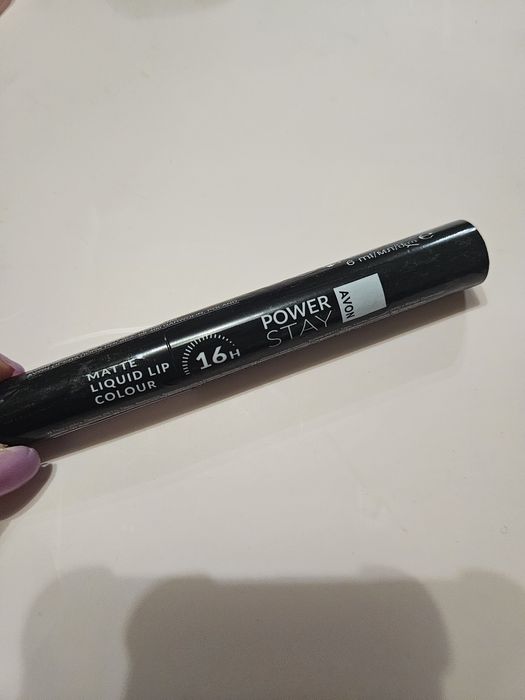 Matowa szminka w płynie " 16 godzin " Motivated Mauve