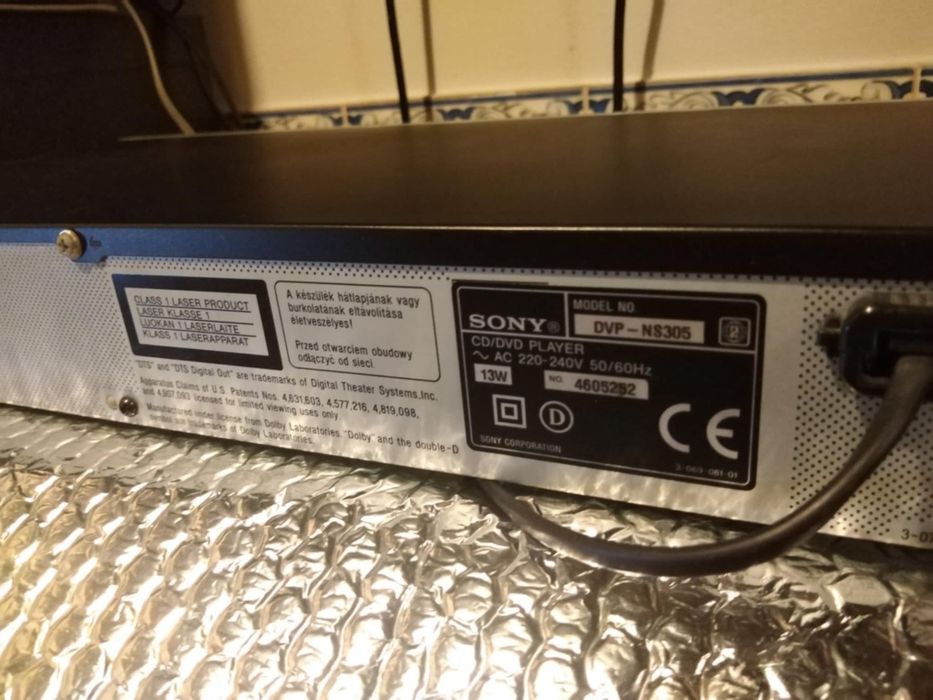 Leitor de DVD's e cds Sony com comando