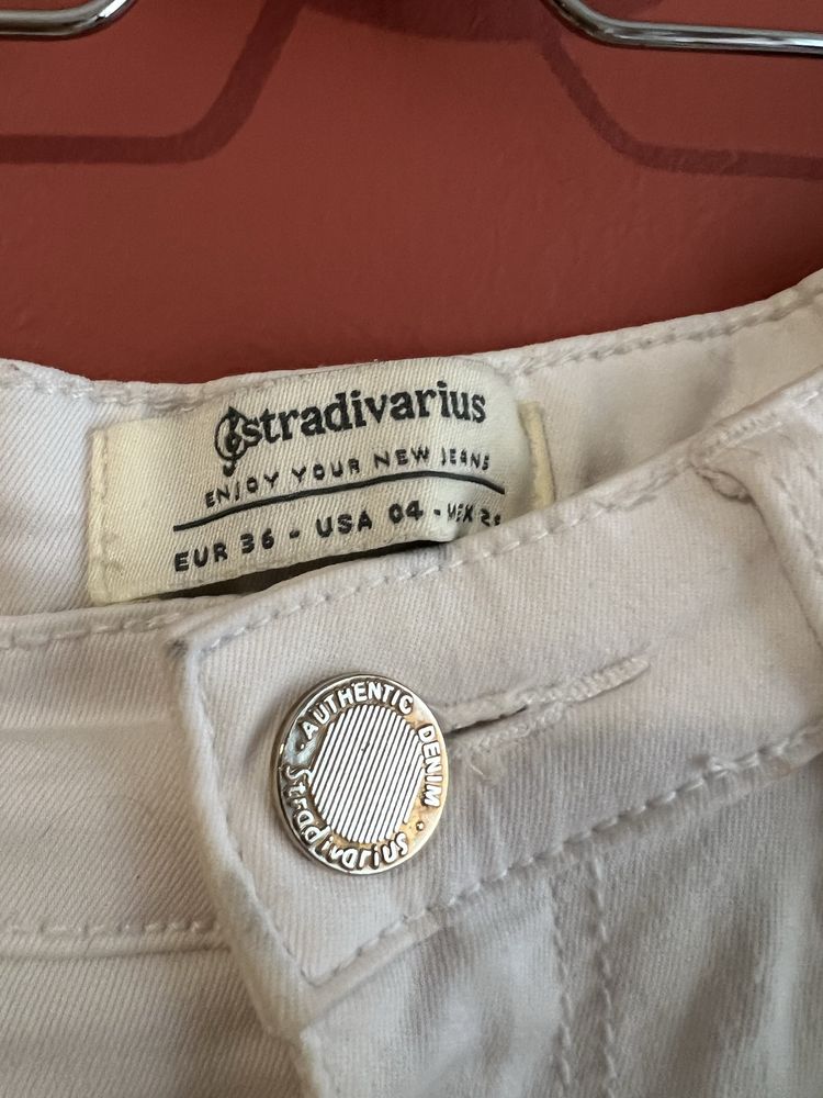 spodnie rurki push-up wysoki stan bawełna białe Stradivarius 36