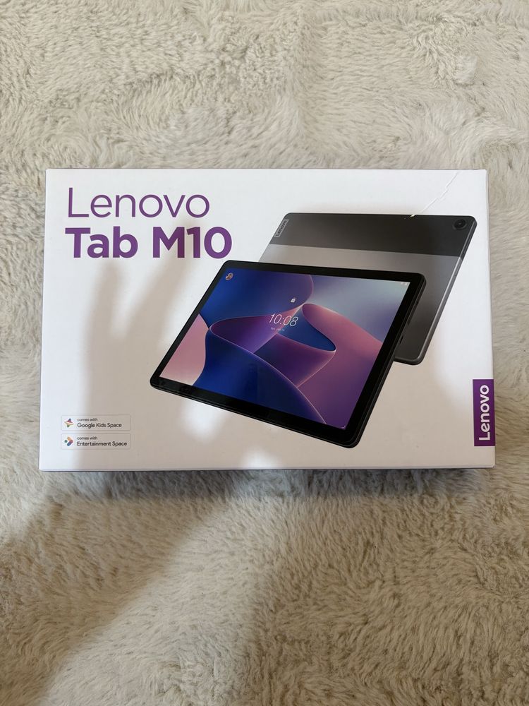 Lenovo Tab M10 z akcesoriami