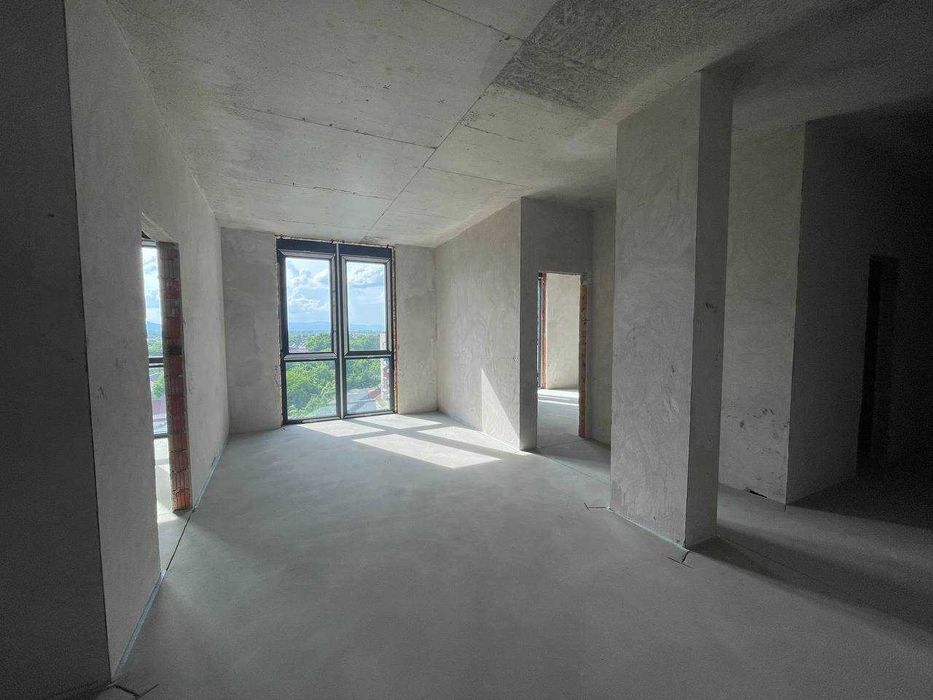 Продаж. Двокімнатна квартира з видом на гори з терасою. Тячів. 5.30