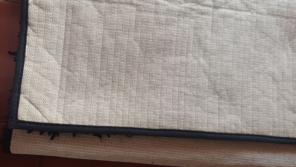 Tapete retangular em preto