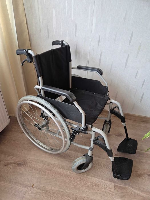 Wózek inwalidzki składany z hamulcami + balkonik
