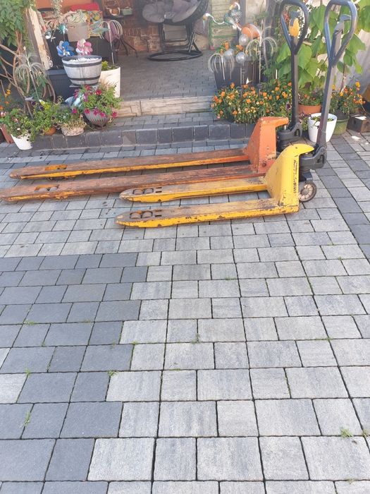 Paleciak ręczny jungheinrich