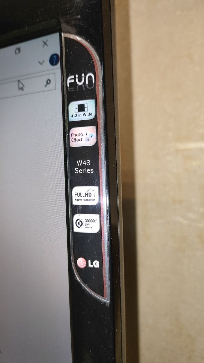 Монітор LG FLATRON W2243S-PF  і  Адаптер HDMI - VGA