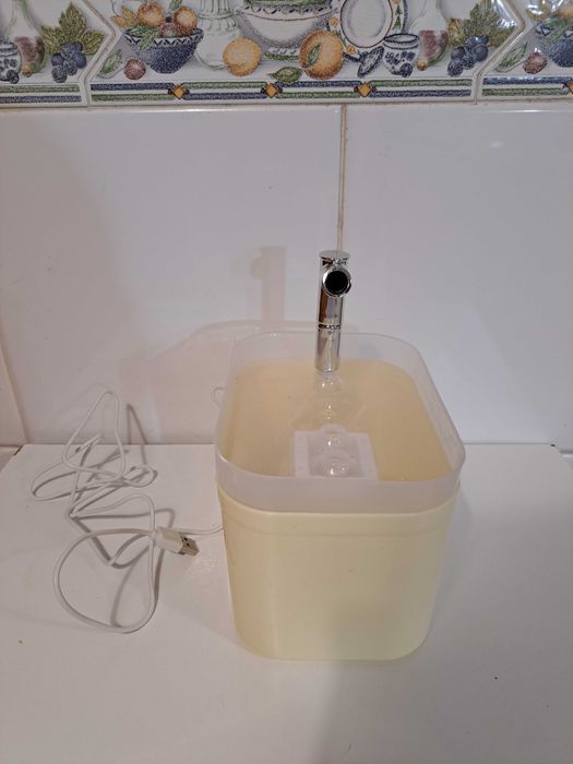 Fonte de água para gatos