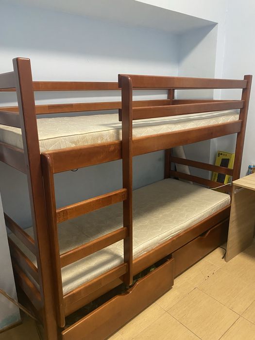 Двохярусне ліжко