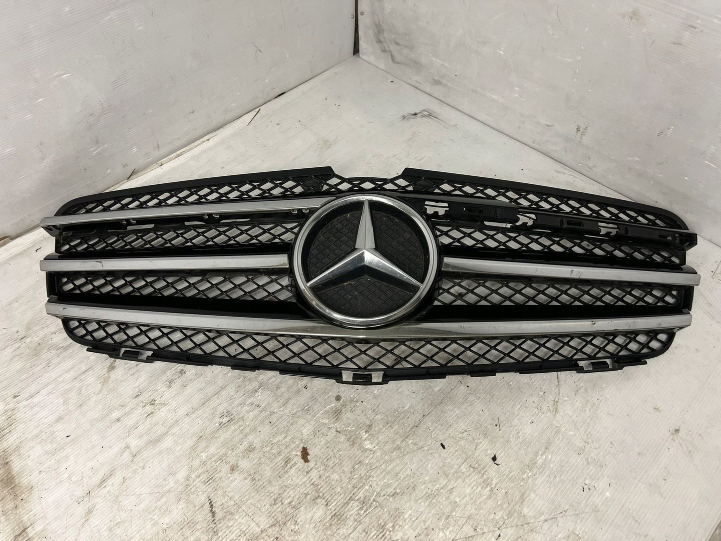 ATRAPA GRILL MERCEDES R KLASA W251 LIFT A2518880060