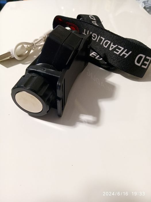 Фонарь налобный аккумуляторный с магнитом.