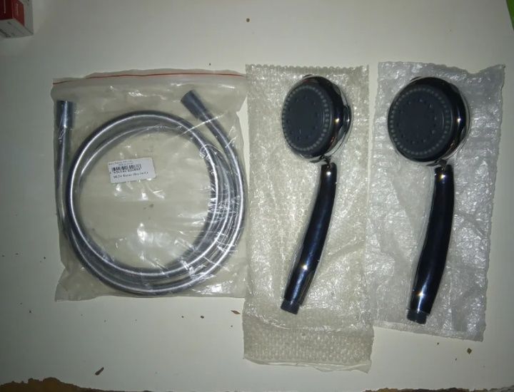 Conjunto 2 cabeças + 1 tubo PVC de chuveiro