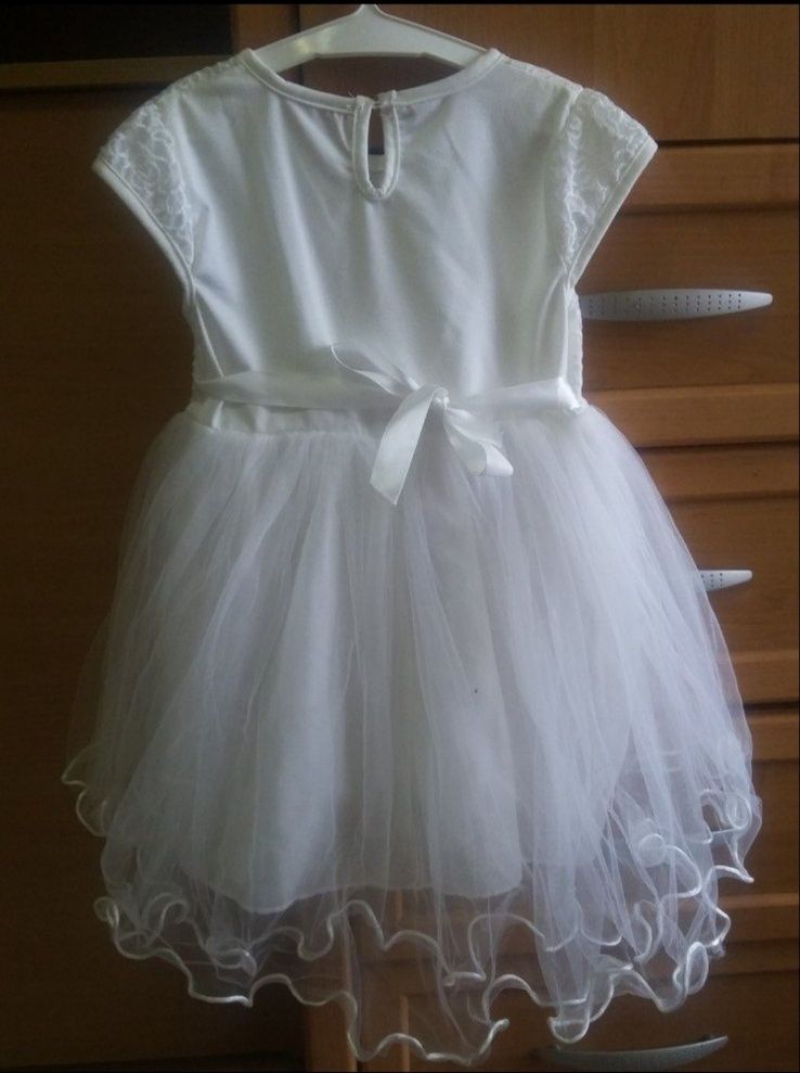 Нарядное белое платье, состояние идеал (2-3 годика)