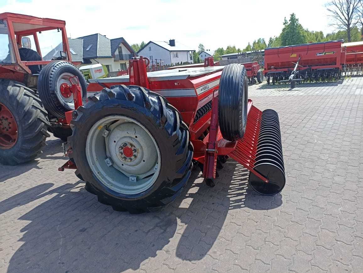Siewnik zbożowy dwu komorowy Juko 3m.Super stan
