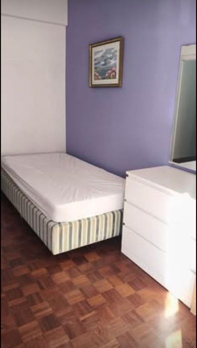 Alugo quarto  junto ao metro de Odivelas