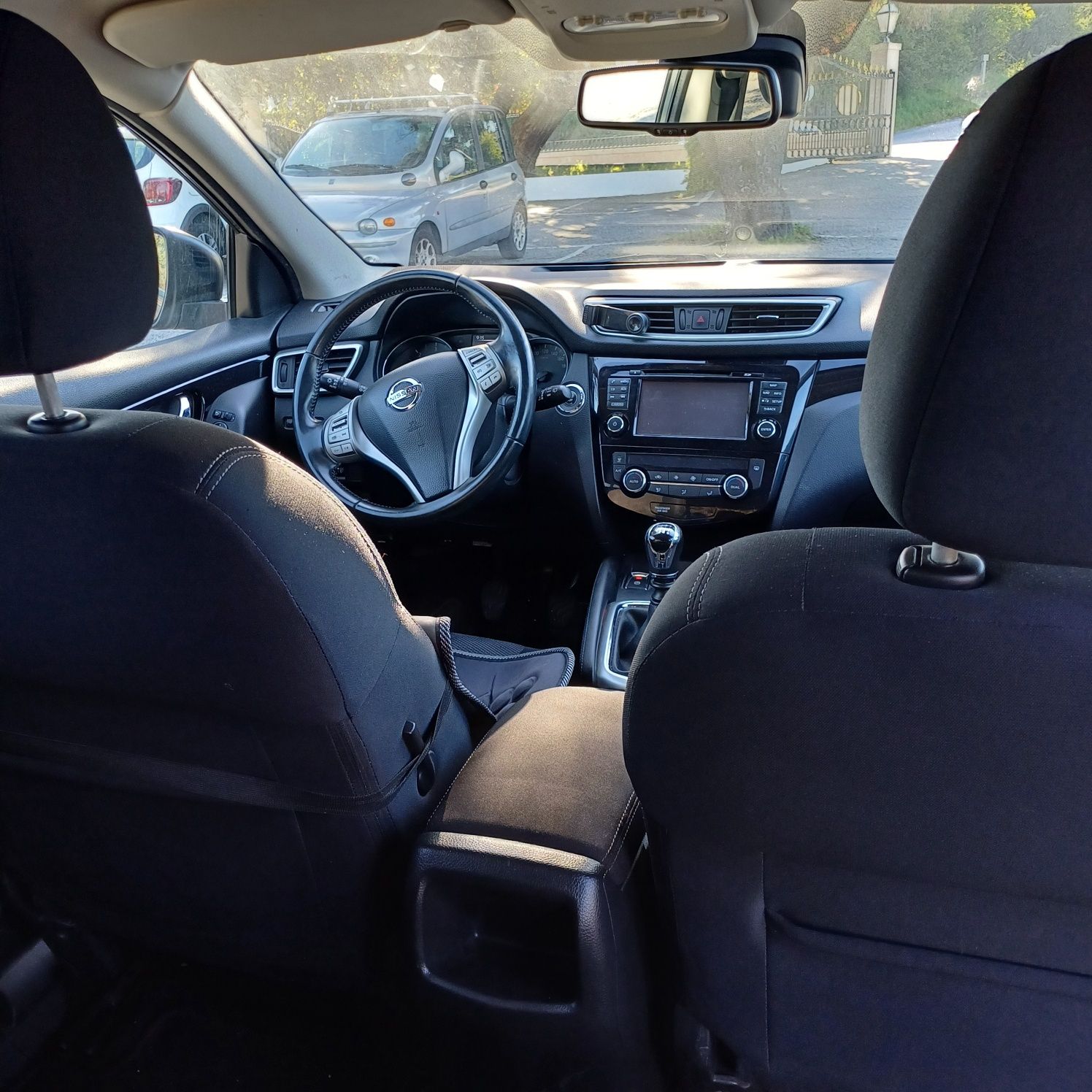 Nissan Qashqai 2015 - Conforto e Versatilidade em Cada Viagem