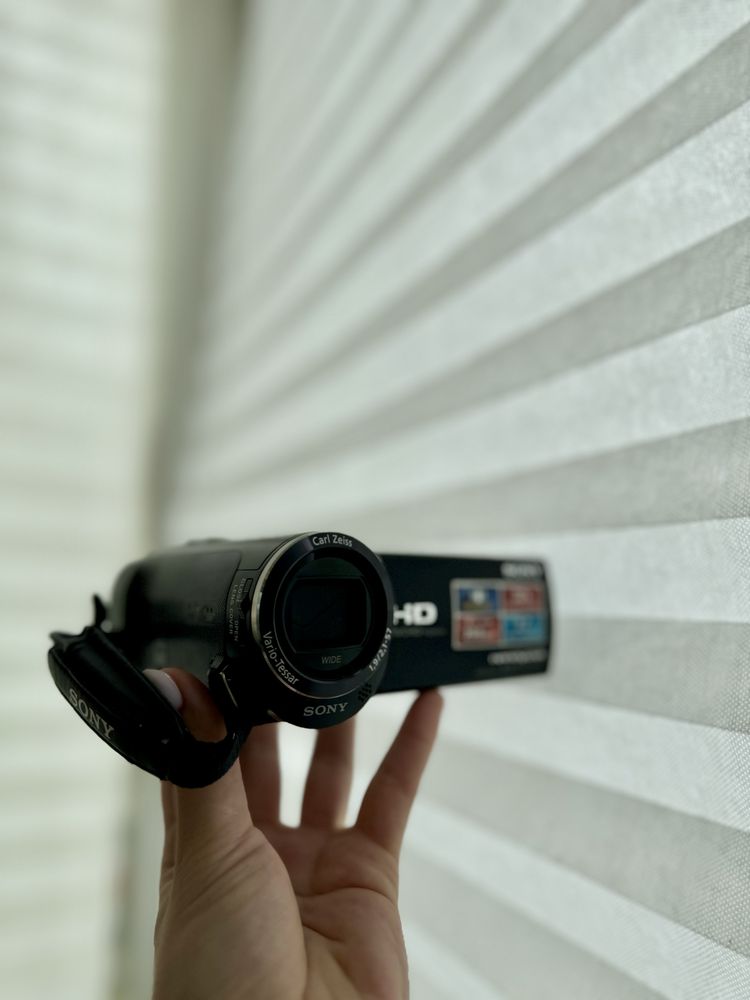 Відеокамера SONY HDR-CX220 Нова! З сумкою органайзером та адаптерами.