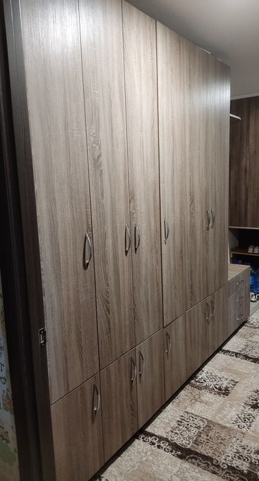 Прихожая б/у, состояние новой