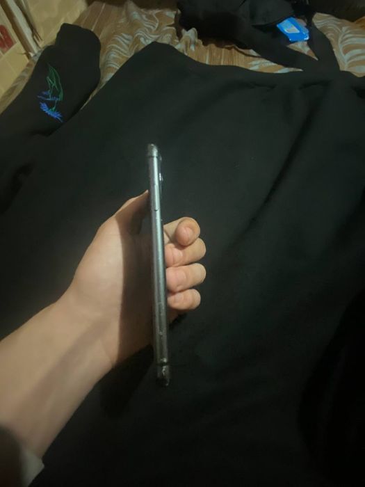 iPhone 11,сірого кольору