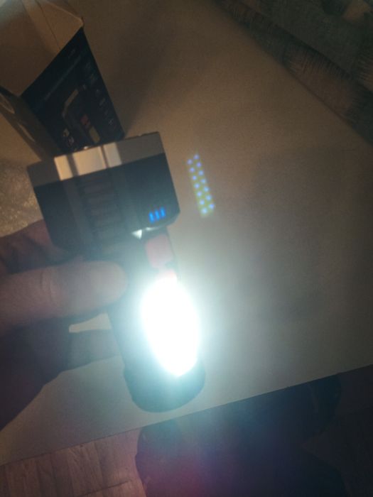 Ліхтар акумуляторний світлодіодний.