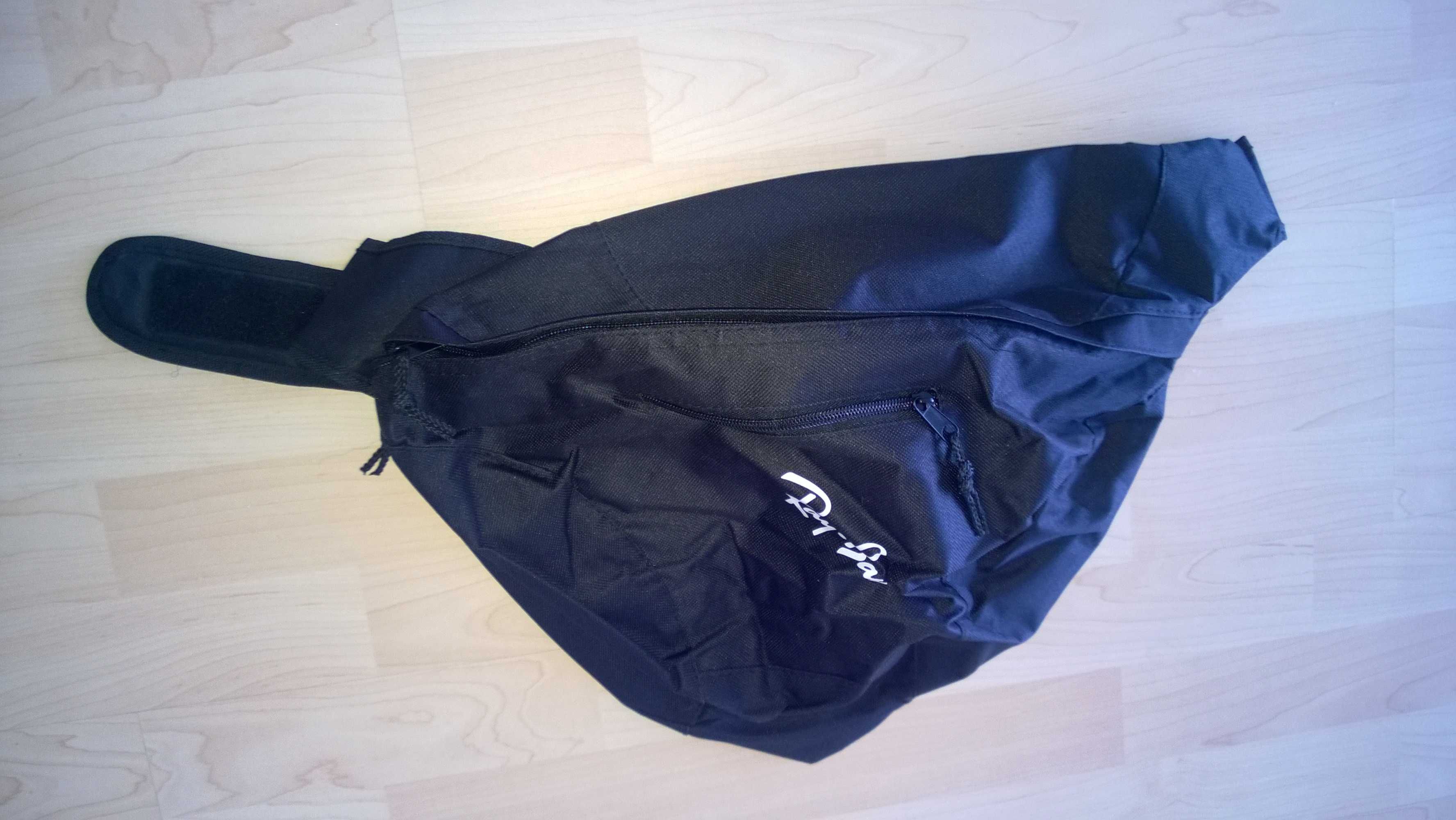 Mochila Preta Ray-Ban, com fecho, nova