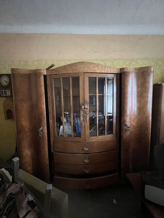 Stary kredens szefa szlifowane szkła