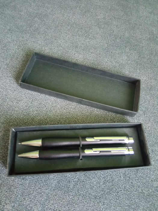 Zestaw długopis+ołówek. W kartonowym etui. Nowy.