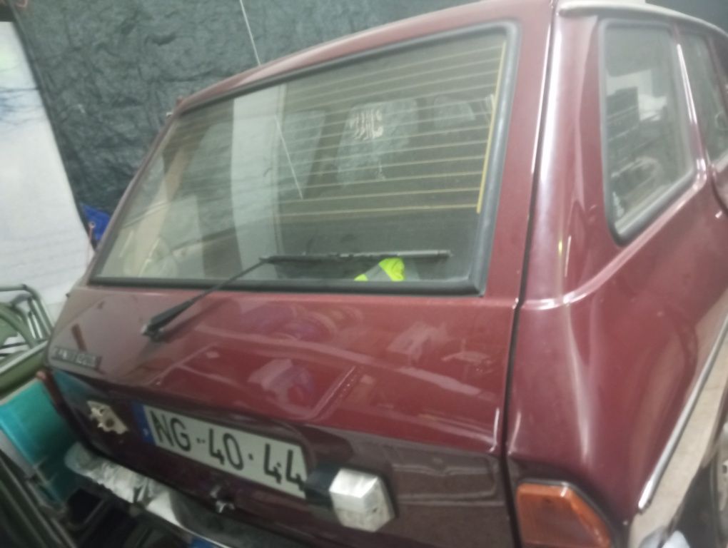 Renault 12 GTL 1983 usado a necessitar de mimos
