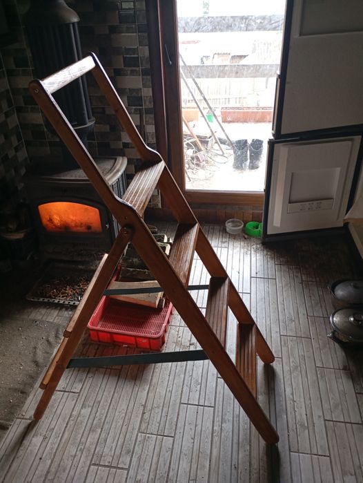 Продам складну драбину з дерева