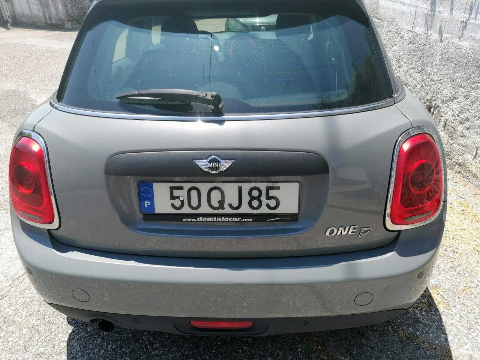 Mini One D, em muito bom estado, com 127 000km