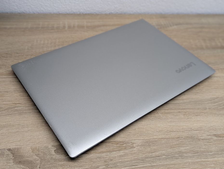 Продам класний, 4-х ядерний ноутбук Lenovo 330-15IKB