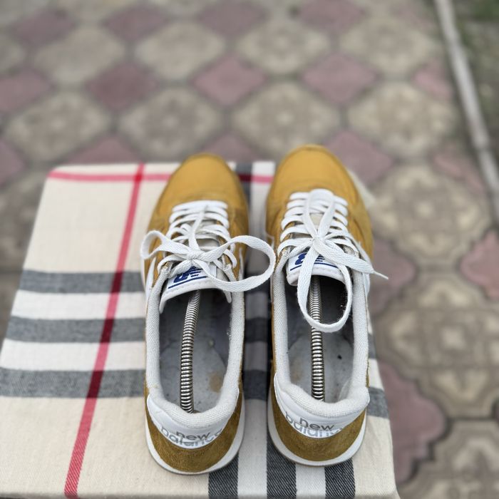 Кроссовки New Balance 220 Yellow, 45,5 размер, Оригинал, Кросівки