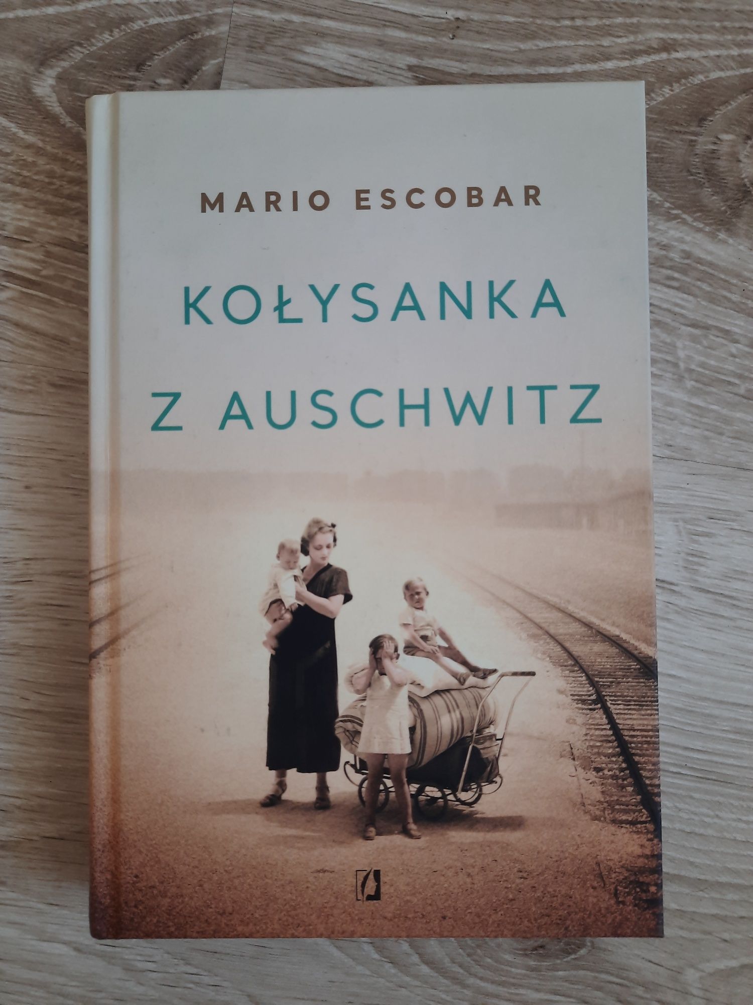 Kołysanka z Auschwitz Mario Escobar obóz stan idealny twarda okładka