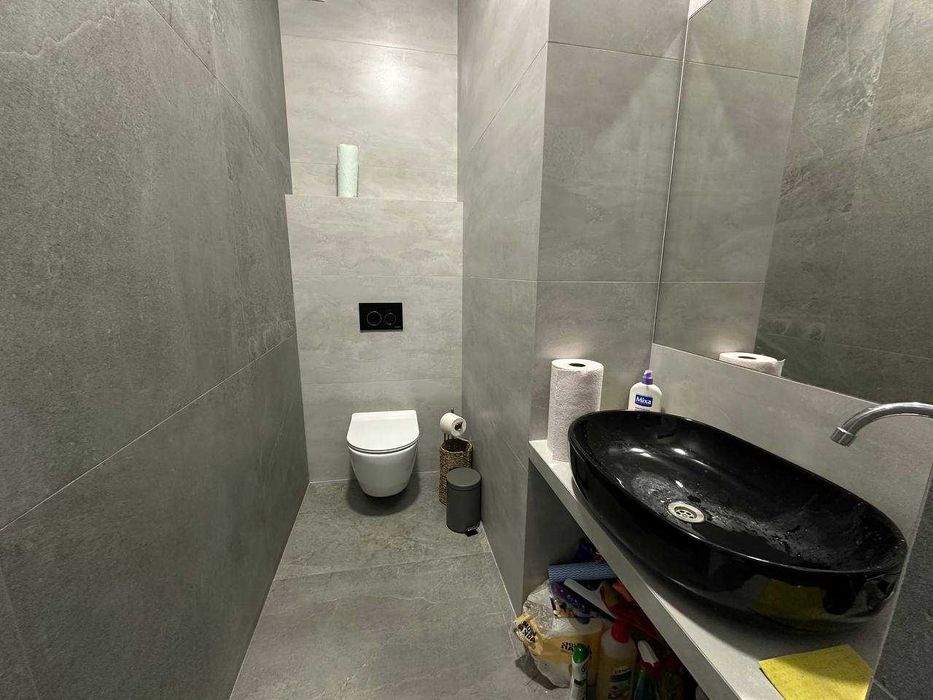 Продається комерційне приміщення вільного призначення