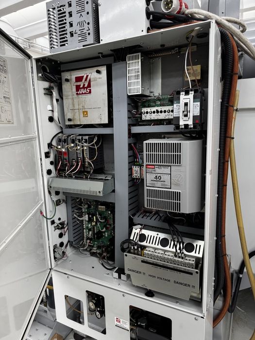 Фрезерний станок С ЧПУ Haas VF 4 SS