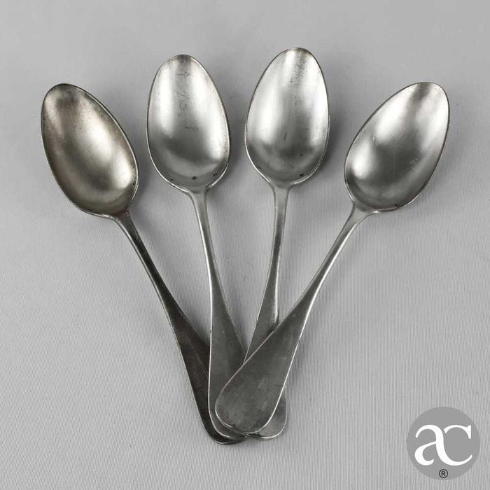 Conjunto de 4 colheres de sopa em casquinha