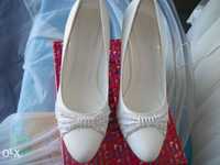 продам свадебные белые туфли. р38