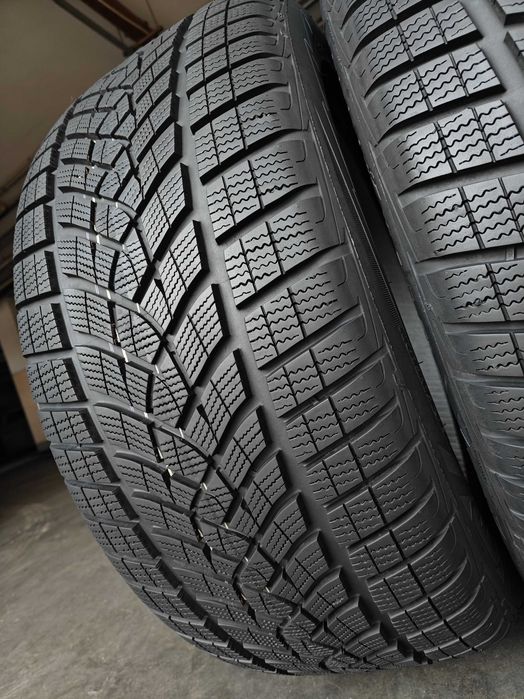 Goodyear UltraGrip Ice SUV зимові шини R20 275/45
