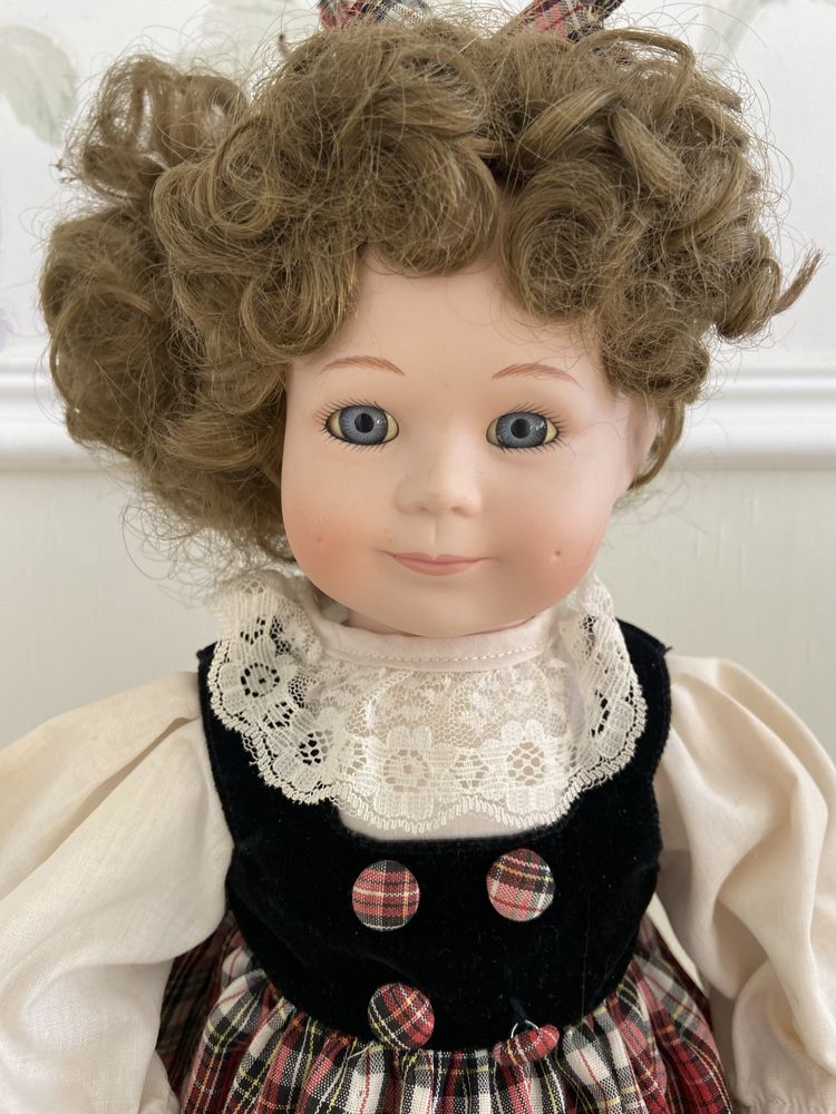 Винтажная фарфоровая кукла примерно 1980-х годов